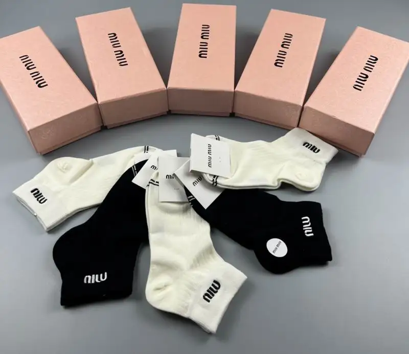 Miumiu socks 031028